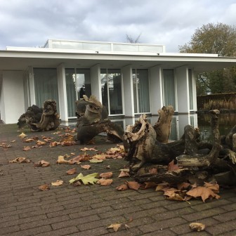 Uitvaartcentrum van de Begraafplaats Achterambacht.JPG